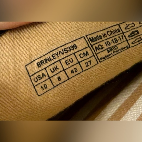 Vionic Women's Black and Tan Sneakers - Picture 6 of 6